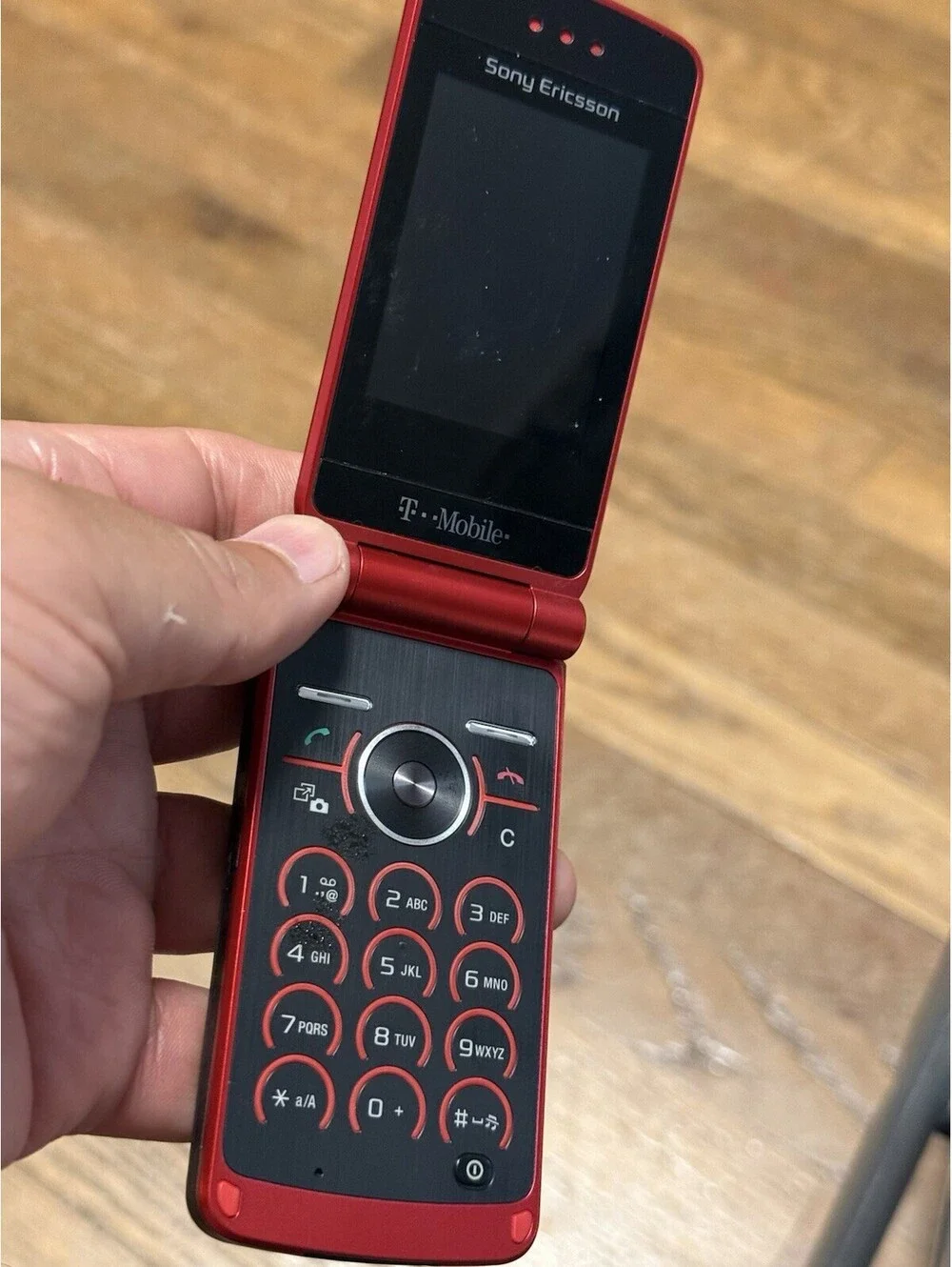 Sony Ericsson TM506 - Red ( T-Mobile ) Flip Phone ( Not Working ) No Power